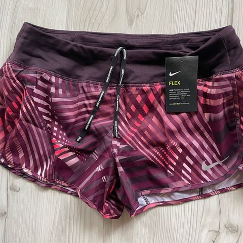 Ny shorts fra Nike Flex i str. medium