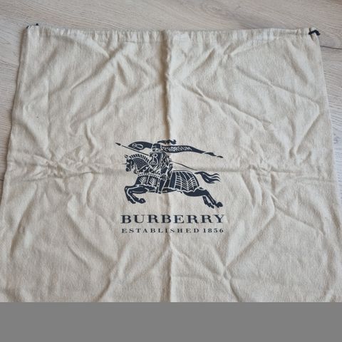 Burberry stor dust and storage bag 58cmx53cm