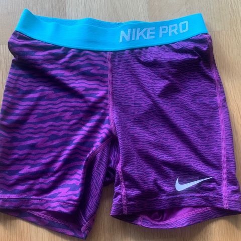 Lite brukt Nike pro shorts, str L (ungdom) (litt større enn voksen XS). kr 175