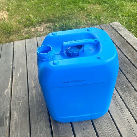 20 liter og  25 liter. 50 per stk