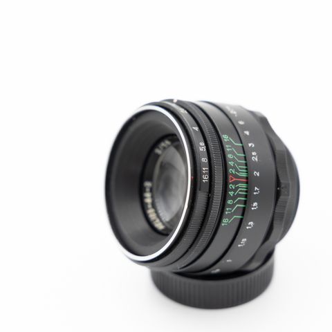 Helios 44 -2 58mm 1:2 M42 modifisert objektiv med frontelement omvendt.