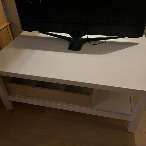 IKEA stuebord godt brukt hvitt selges