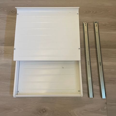 Komplement uttrekkbar skohylla fra IKEA
