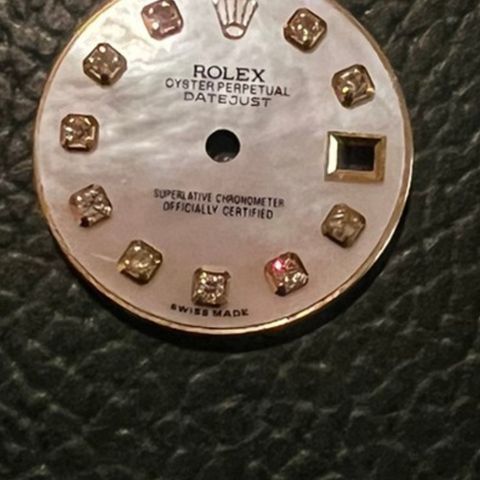 Rolex 34mm datejust skive ønskes kjøpt som vist på bilde eller hvit, gull