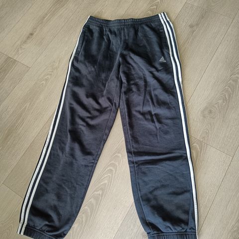 Sort Adidas treningsbukse str M