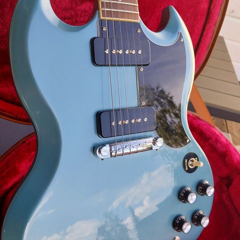 Gibson sg pelham blue