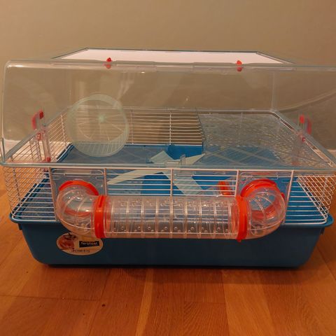 Hamsterbur med div utstyr