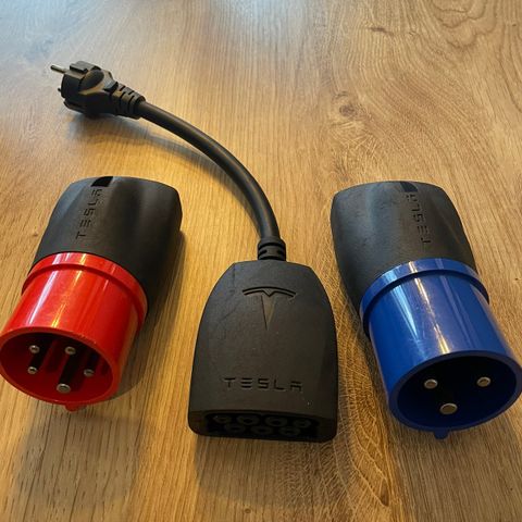 Tesla UMC gen 1 kabel/lader med alle adaptere