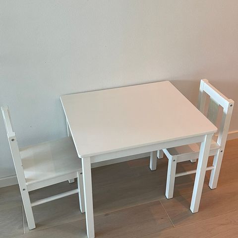 IKEA bord og stoler barn