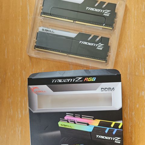2x8GB 3200mhz DDR4 CL16 TridentZ RGB