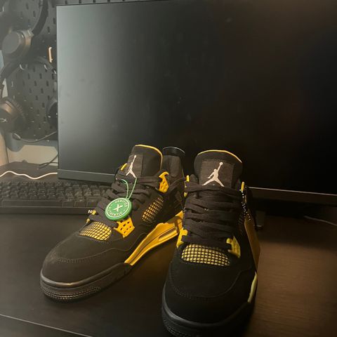 Jordan 4 yellow thunder