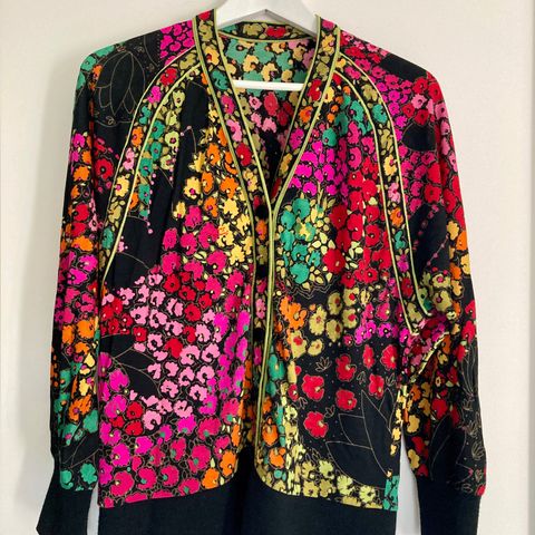 Fargerik ulljakke!   Cardigan,  dame, ca str 42.  100 % ull