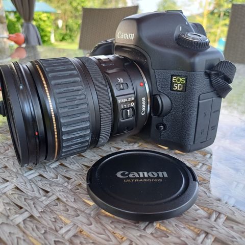 Canon 5D fullformat med Canon EF 28-135 mm IS USM zoom, som ny
