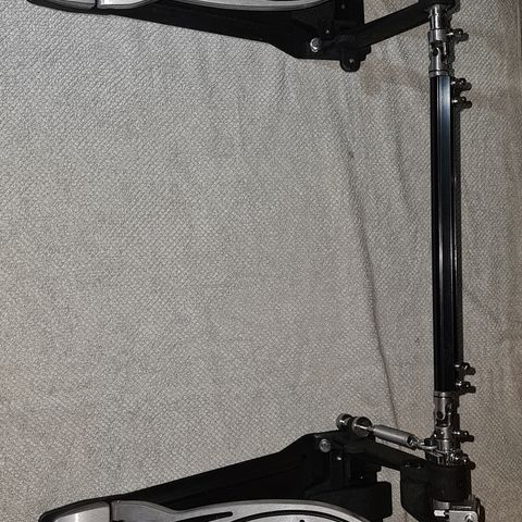 Pearl  P-902

dobbel trommepedal selges