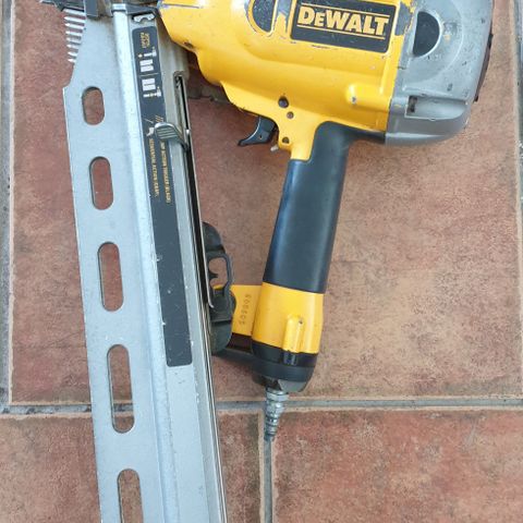 DEWALT SPIKERPISTOL