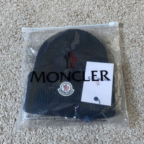 Moncler lue (helt ny!) til salgs