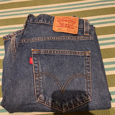 NY LEVIS 505, L32 W33 Regular Fit