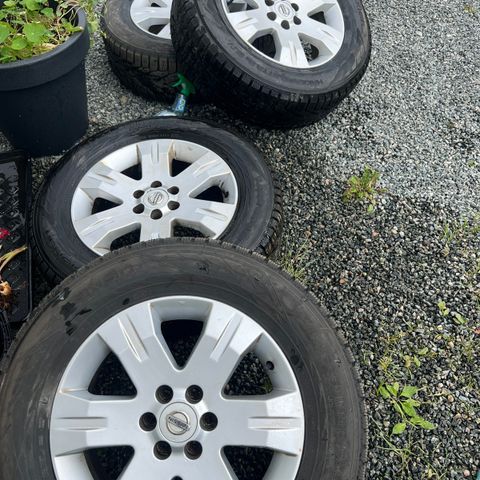 Dekk med lettmetallfelger til Nissan 235/65R17 108R XL