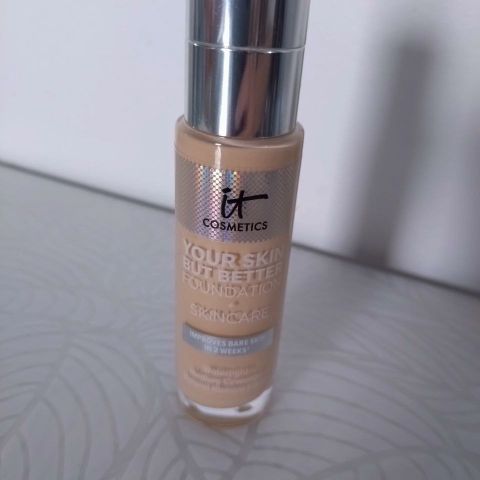IT cosmetics Your skin but better foundation