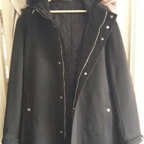 Zara svart frakk med hette str XL (L), ubrukt