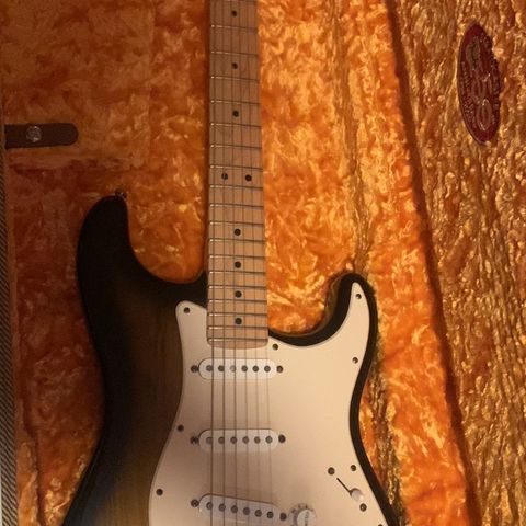 Fender 50th anniversary 2004 stratocaster American made