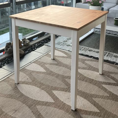 Lerhamn kjøkkenbord fra Ikea