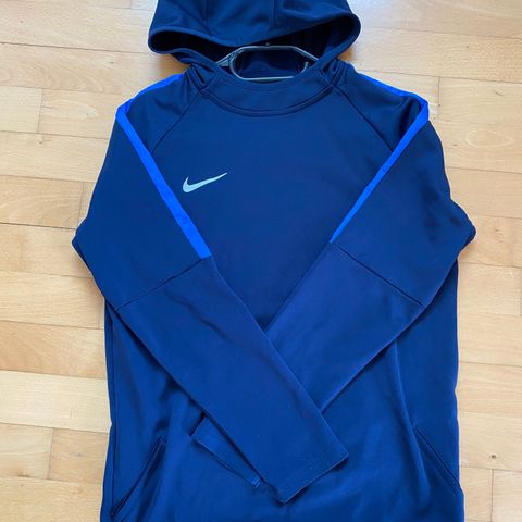 Nike-pakke med 5 gensere og 1 jakke selges! Str. 158-170