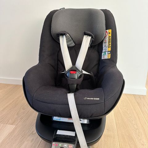 Maxi Cosi 2 Way Pearl + Maxi Cosi Family Fix isofix base