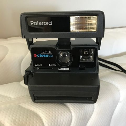 Polaroidkamera selges