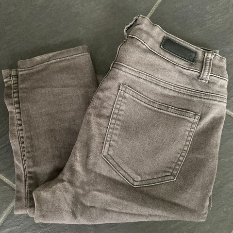 Gråbrun jeans Pieces slim fit stretch S/M