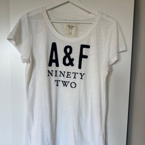 Abercrombie and Fitch T-skjorte
