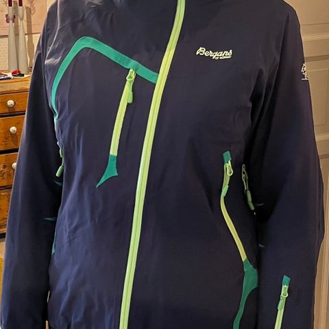 Bergans skalljakke, Isogaisa Lady  jacket