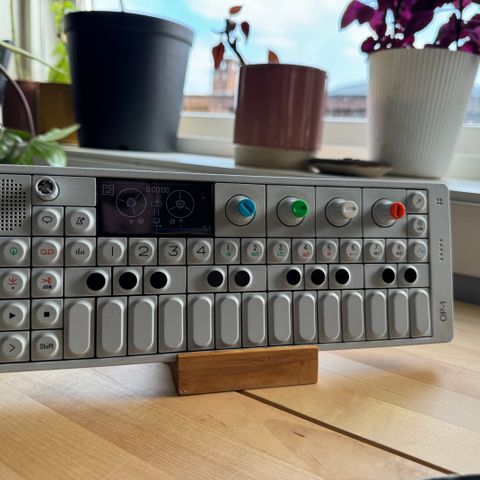 Teenage Engineering OP-1 (OP1)