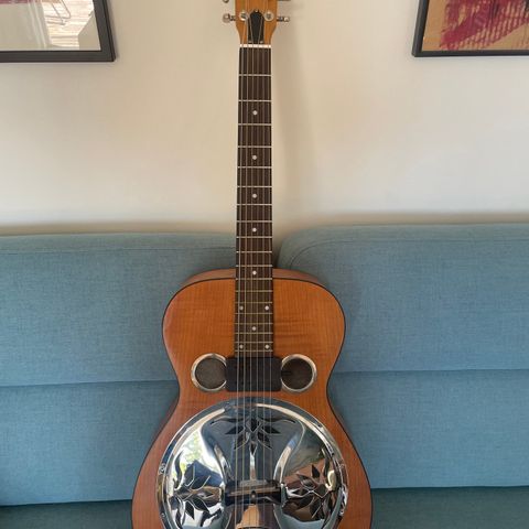 Dobro Hound Dog Deluxe selges