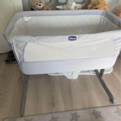 Chicco bedside crib/barneseng