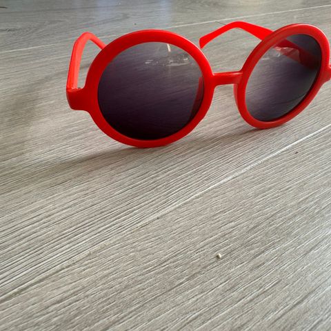 Røde runde solbriller