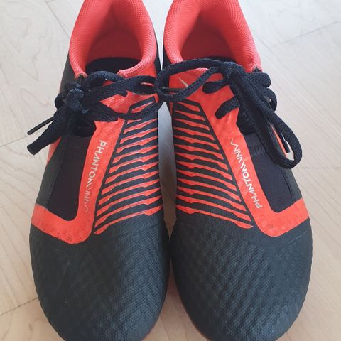 Nike fotballsko i str 34