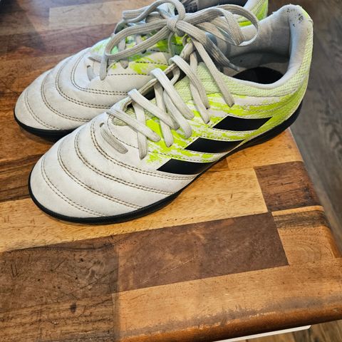 Adidas fotballsko str 36