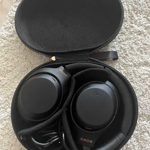 Sony trådløse around-ear hodetelefoner WH-1000XM4 (sort)