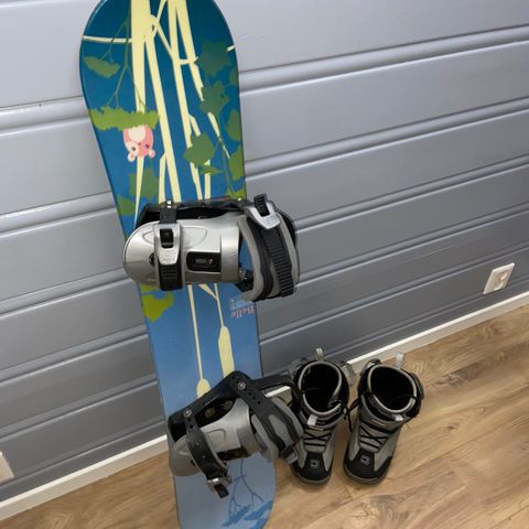 Snowboard og snowboard sko selges