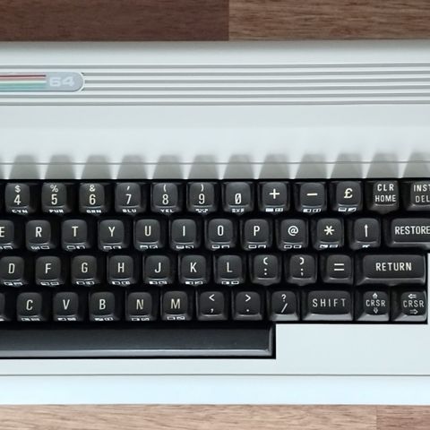 Sjeldenhet: Commodore C64G, mørk tastatur! For (commodore) samlere ..