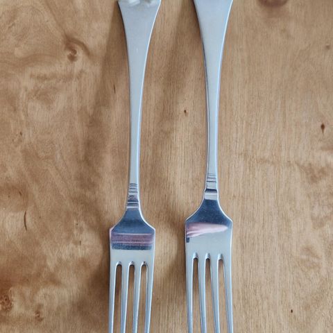 Kronesølv gafler 19 og 20 cm 18 stk