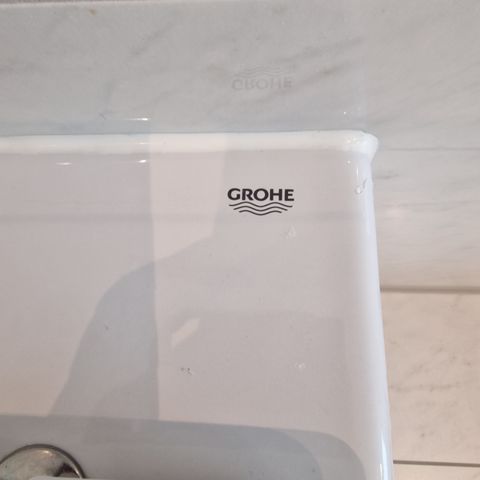 Grohe Essence Vegghengt toalett selges