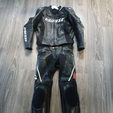 Dainese skinndress str 50