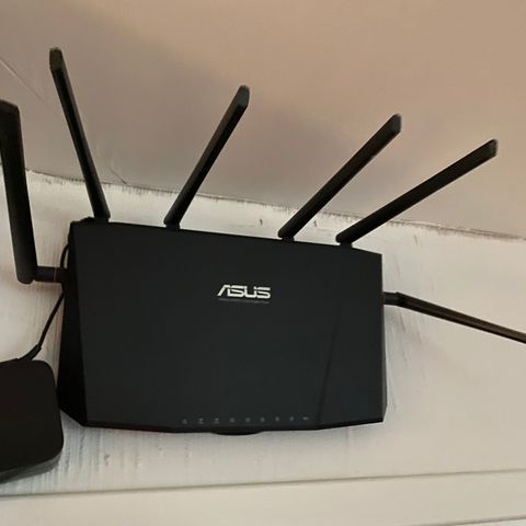 2 stk Asus Ac3200 routere selges