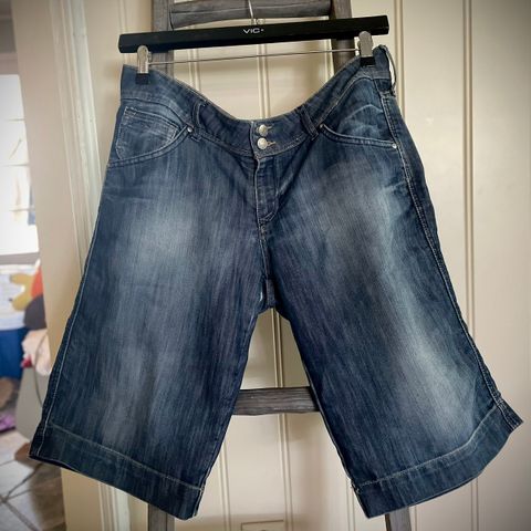 Vintage low waist shorts; str 33 (L)