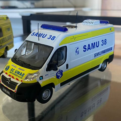 Citroën Jumper ambulanse i fra SAMU 38 skala 1:43 Norev
