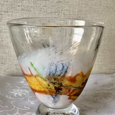 Vase i glasskunst fra Lillehammer kunstglass
