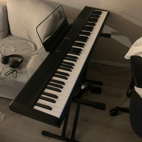 Keyboard el piano  selges