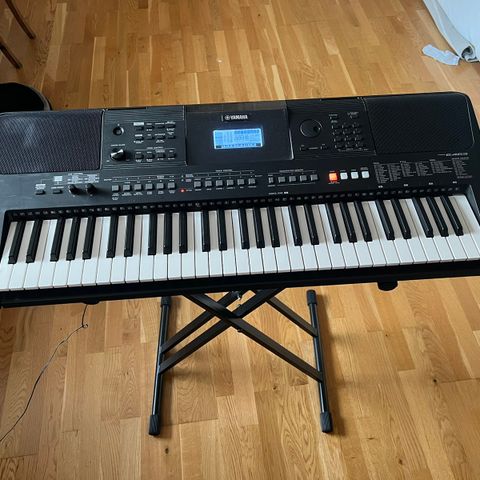 Yamaha PSR-e463 Keyboard - lite brukt